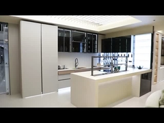 Wzornictwo inteligentnych szafek kuchennych w salonie wystawienniczym