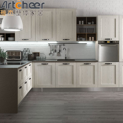Minimalistyczny design drewniana szafa kuchenna z pół-Bullnose i jasnosrą szafą